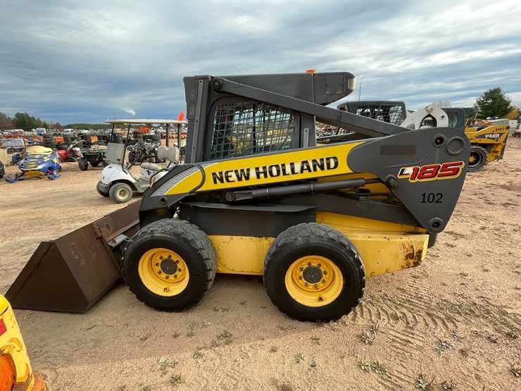 #1947-•-new-holland-l185-wheeled-skid-steer-image-1