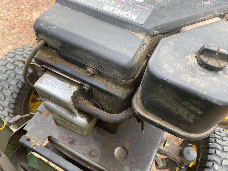 #1011-•-200-john-deere-l110-riding-lawn-mower-image-23