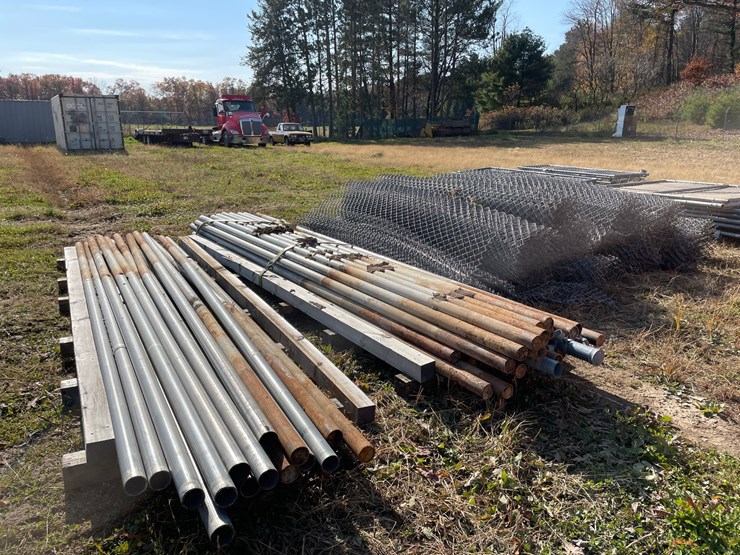 #3783-•-chain-link-fence-with-posts-image-8