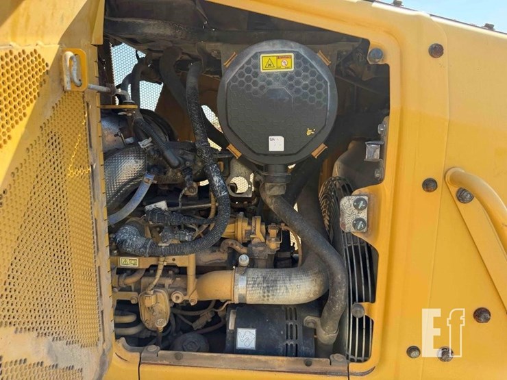 2020-caterpillar-d1-image-65