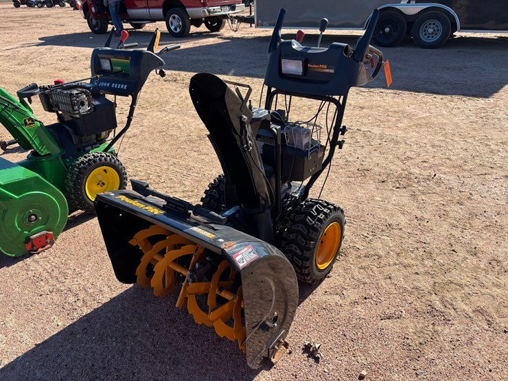 #1868-•-poulan-pro-30"-snow-blower-image-1