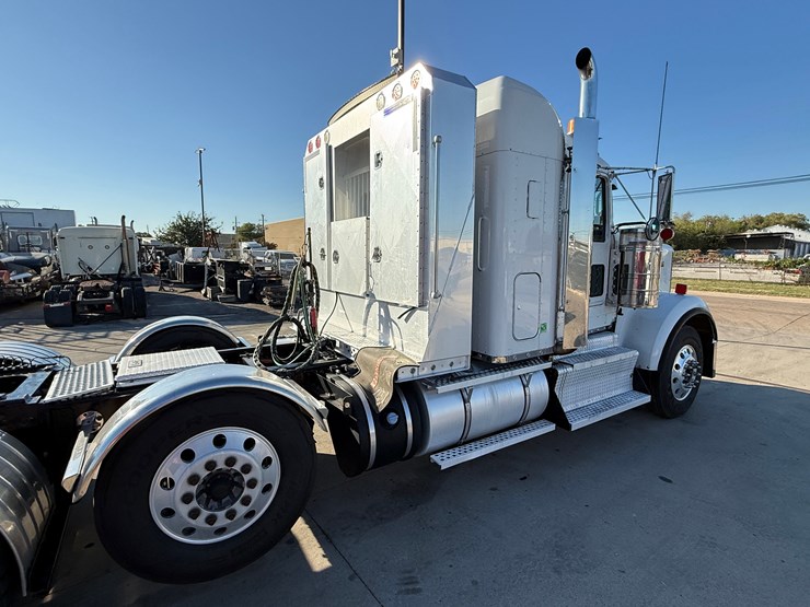 2012-kenworth-w900-tri-axle-heavy-haul-truck-image-6