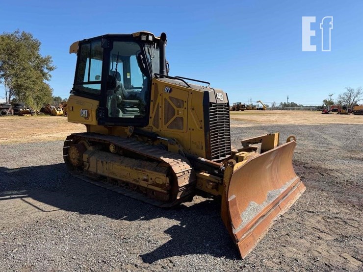 2020-caterpillar-d1-image-6