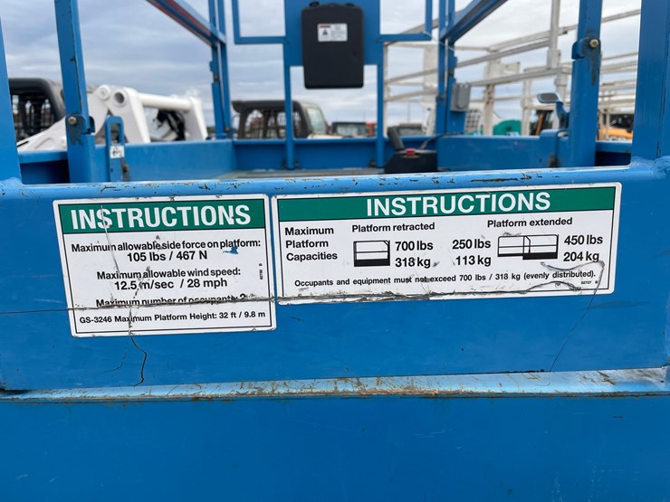 #1902-•-2012-genie-gs-3246-electric-scissor-lift-image-9