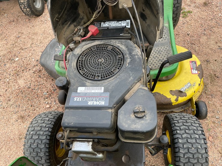 #1011-•-200-john-deere-l110-riding-lawn-mower-image-21
