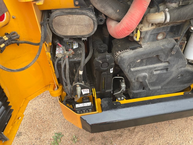 #1077-•-2021-jcb-270-t4-skid-steer-image-25