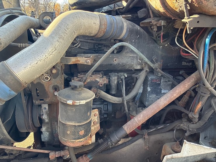 #6906-•-2002-international-9200i-sleeper-semi-truck-tractor-(has-wi-title)-image-19