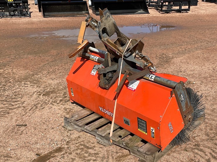 #1019-•-kubota-f2400-4wd-tractor-with-attachments-image-73