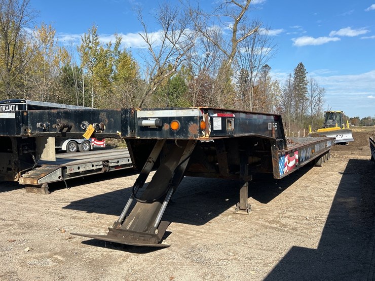 #6916-•-1997-landoll-tri-axle-flatbed-semi-trailer-(wi-title-in-delay)-image-1
