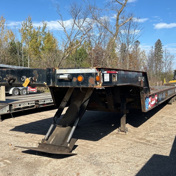 #6916 • 1997 Landoll Tri Axle Flatbed Semi Trailer (WI Title In Delay)