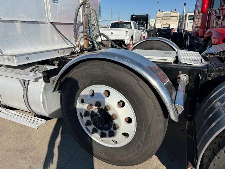2012-kenworth-w900-tri-axle-heavy-haul-truck-image-12