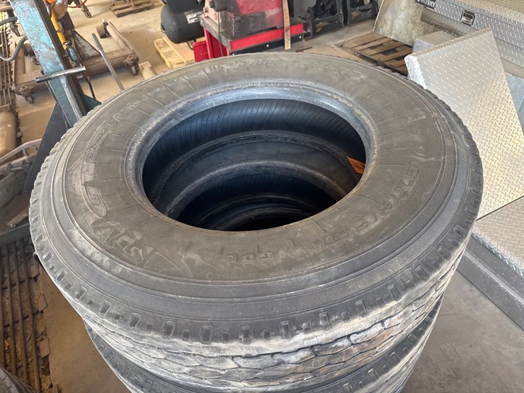 #6991-•-(5)-gt-radial-11r22.5-commercial-truck-tires-image-2