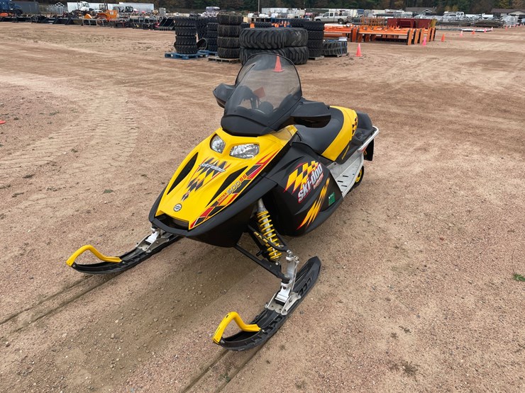#1053-•-2004-mxz-500ss-ski-doo-snowmobile-(has-current-reg.-card)-image-2