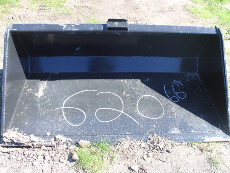 #620-•-66in-bucket-with-single-blade-image-1