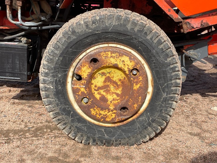 #1019-•-kubota-f2400-4wd-tractor-with-attachments-image-61