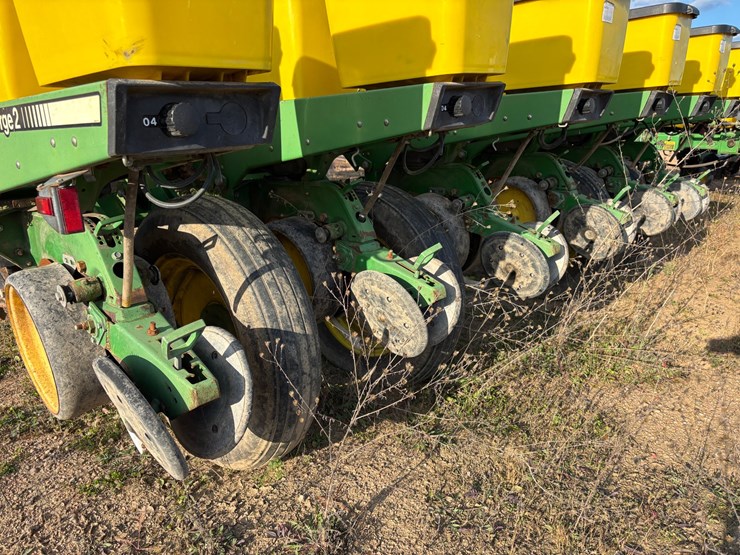 #1948-•-john-deere-7200-16-row-planter-image-10