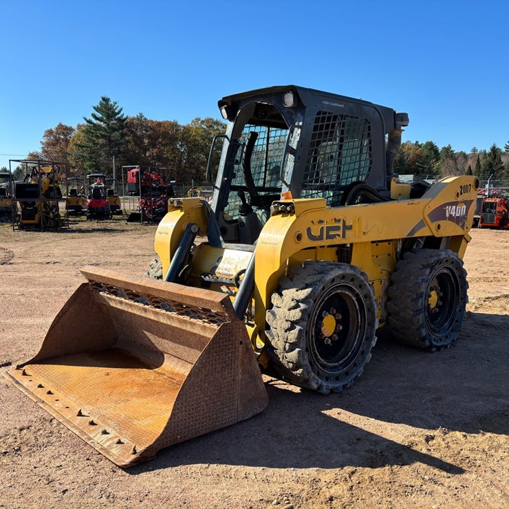 #1086 • 2016 Gehl V400 Skid Steer with Bucket