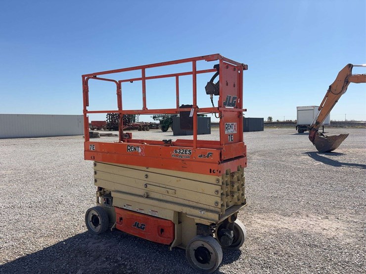 2015-jlg-26’-scissor-lift-(7e)-model-2632es,-battery-operated,-26’-reach,-non-marking-tires,-s/n--0200240038-image-5