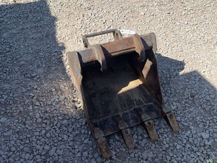 bobcat-20”-tooth-excavator-bucket-image-1