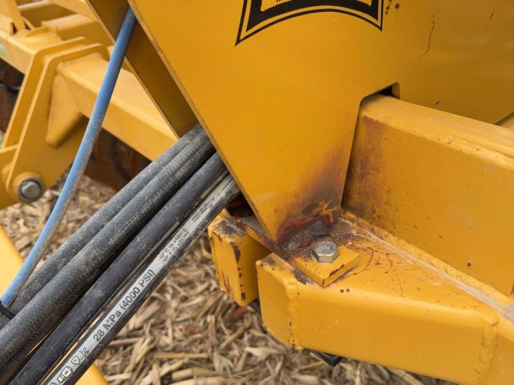 landoll-876-tilloll,-35ft,-hd-3-bar-harrow,-c-shank,-17''-blades,-10''-sweeps-image-8