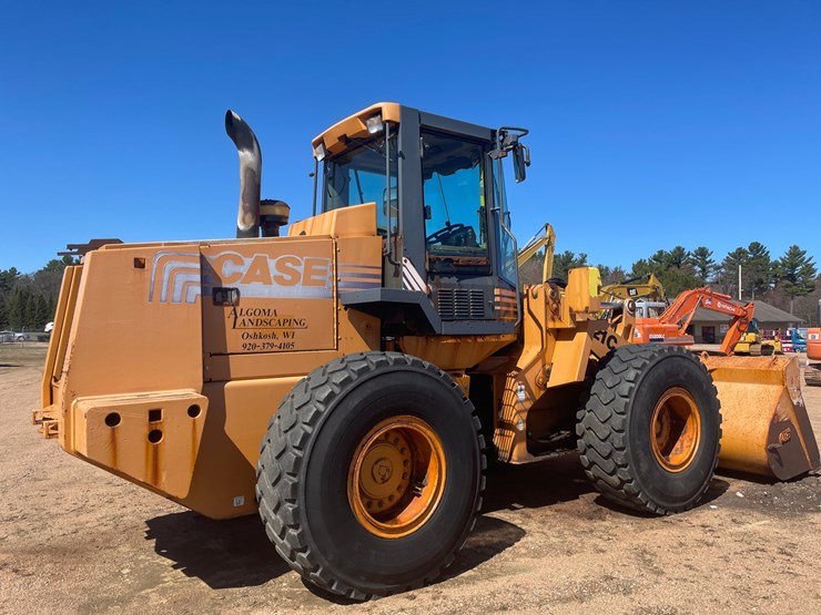 #1748-•-2001-case-721c-wheel-loader-image-4