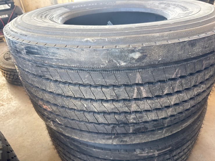 #6992-•-(2)-michelin-commercial-truck-tires-image-6