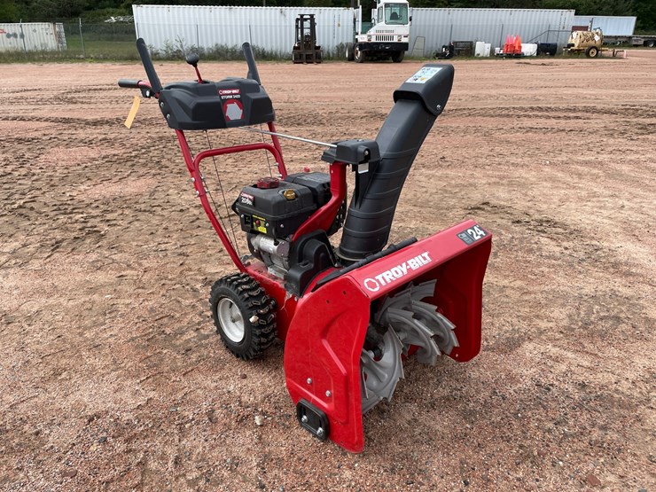 #1005-•-troy-bilt-snow-blower-image-7