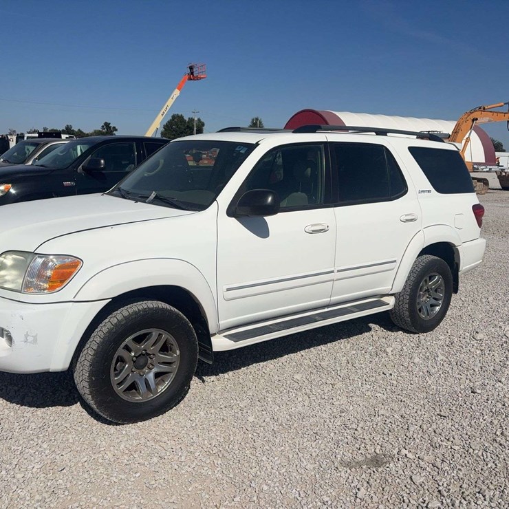 2005 Toyota Sequoia Limited SUV, V8, 4WD, 172,504 Miles, power lock, windows, seat, Heated seats, rear controls, power mirrors leather interior, windows do not work, sunroof, reese hitch, VIN# 5TDBT48A65S236137