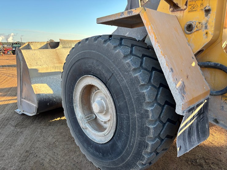 #1884-•-1998-volvo-l120c-wheel-loader-image-3