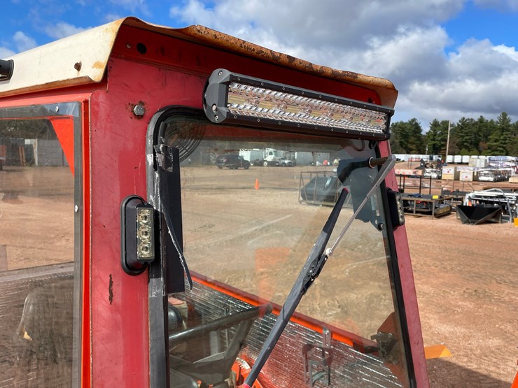 #1019-•-kubota-f2400-4wd-tractor-with-attachments-image-28