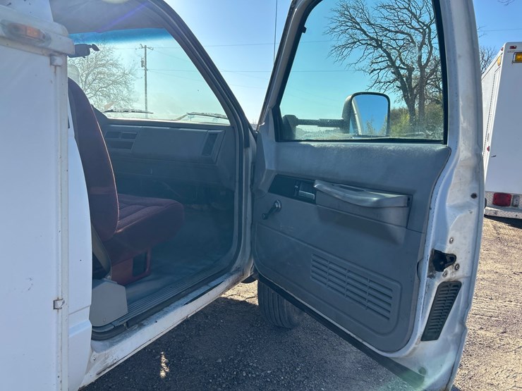 #6933-•-1994-chevrolet-1-ton-dually-service-body-truck-(has-wi-title)-image-45