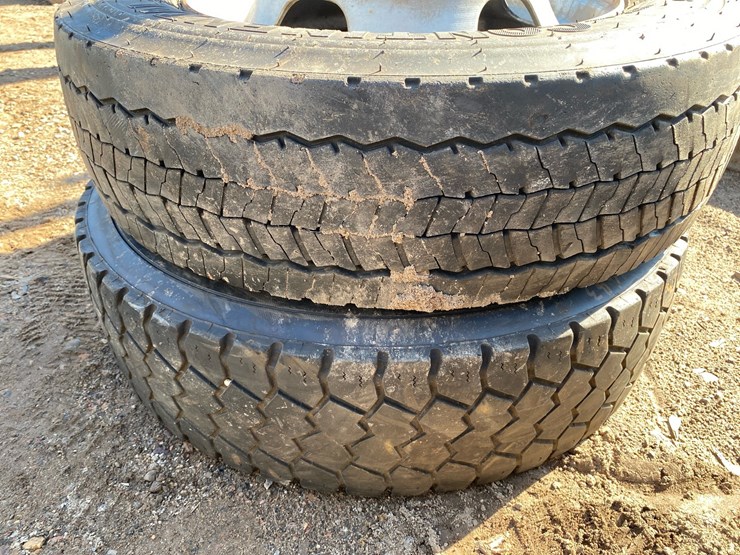 #6964-•-(2)-225/70r19.5-commercial-truck-tires-on-steel-wheels-image-2