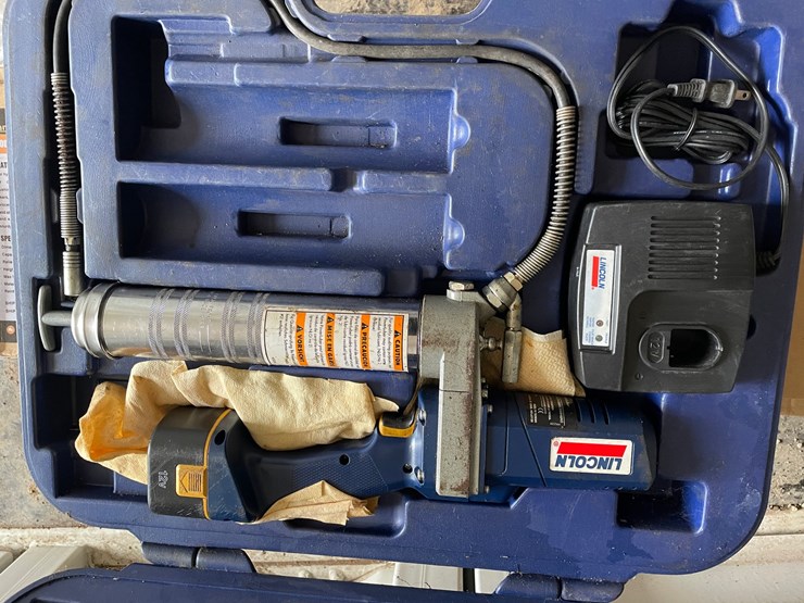 #5216-•-lincoln-battery-powered-grease-gun-image-3