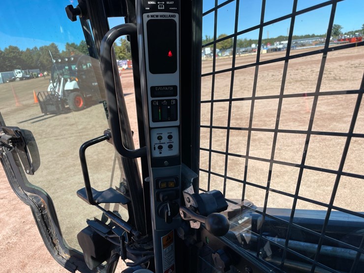 #1959-•-2015-new-holland-l230-skid-steer-image-19