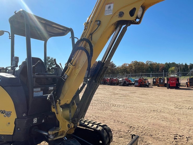#1900-•-yanmar-vio-35-mini-backhoe-image-25