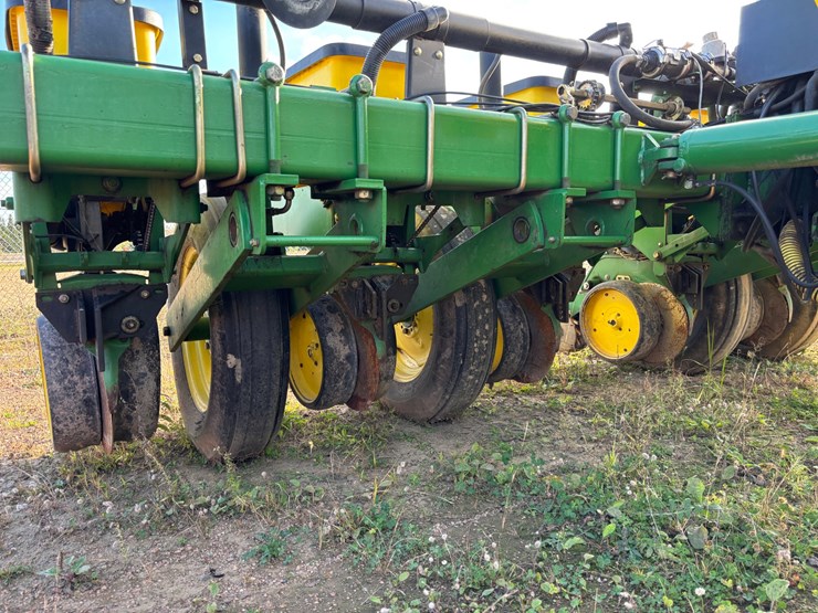 #1949-•-john-deere-7200-conservation-16-row-planter-image-26