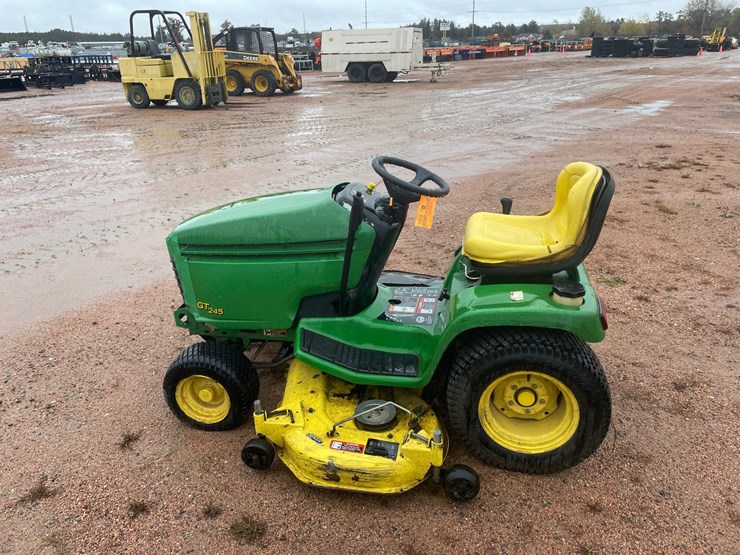 #1010-•-john-deere-gt245-riding-lawn-mower-image-40