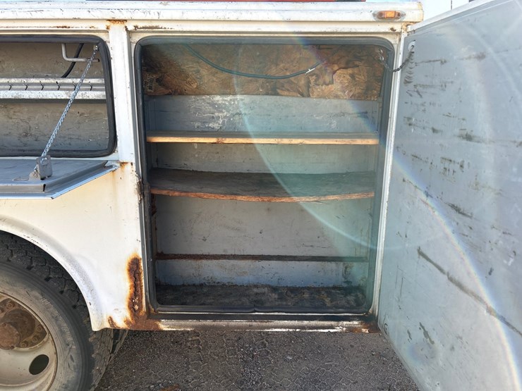 #6933-•-1994-chevrolet-1-ton-dually-service-body-truck-(has-wi-title)-image-26