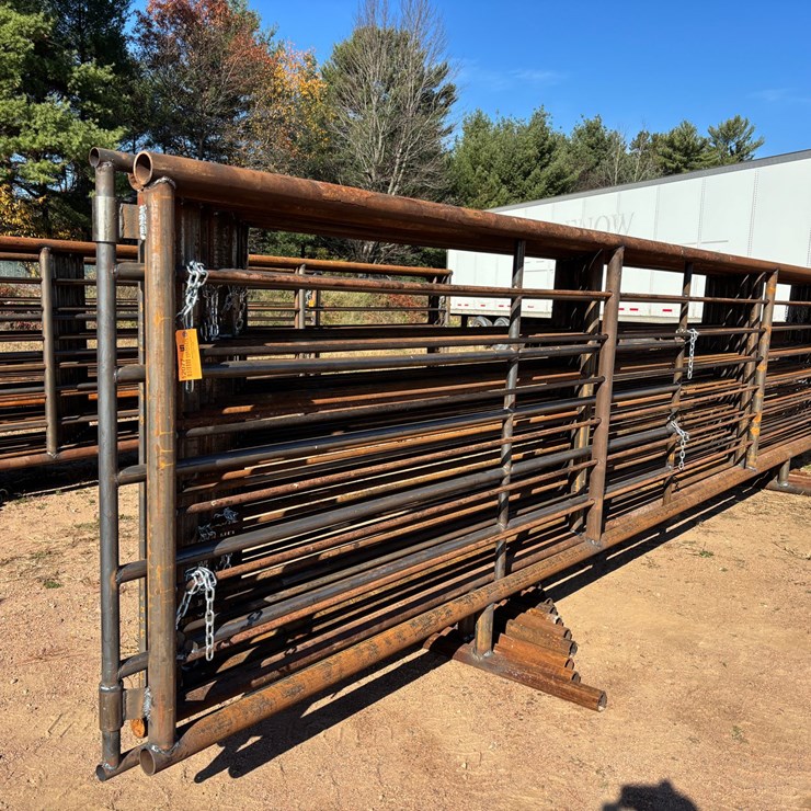 #3802 • (10) 24' Steel Free Standing Panels