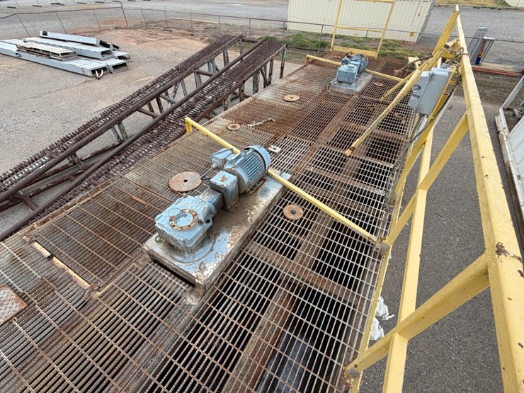 25x8x6.5-crimped-steel-2-comp.-mixing-tank-image-5