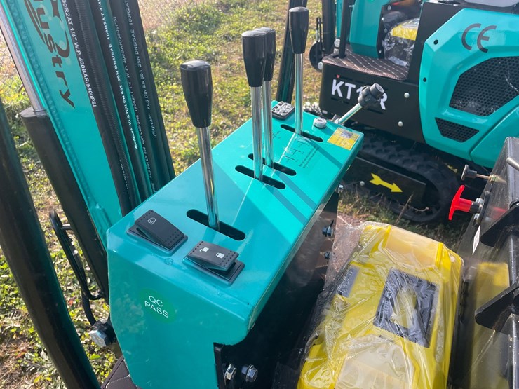 #3233-•-2026-cfg-kt13r-mini-excavator-image-13
