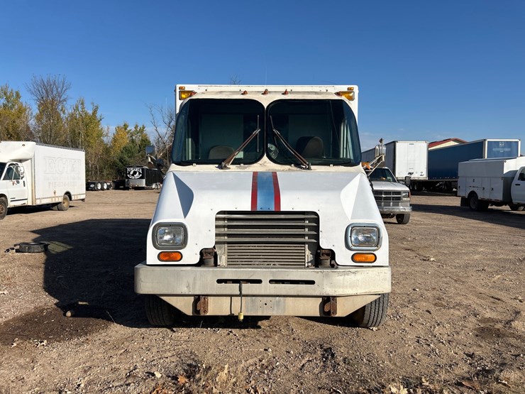 #6934-•-1992-computer-designed-chassis-1300-stoughton-step-van-(has-wi-title)-image-8