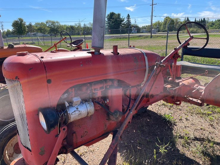#1951-•-allis-chalmers-b-wide-tractor-image-31