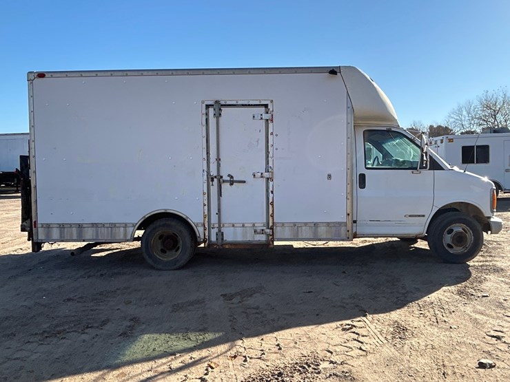 #6932-•-2000-chevrolet-3500-box-truck-(has-wi-title)-image-6