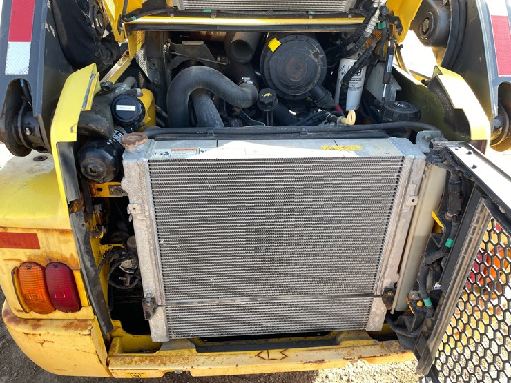 #1906-•-new-holland-l228-skid-steer-image-15