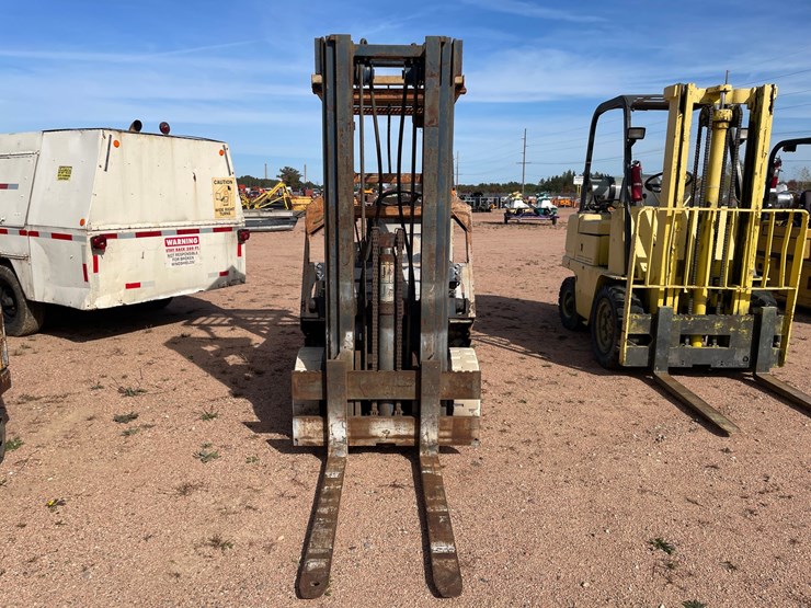 #1899-•-nissan-gas-forklift-image-3