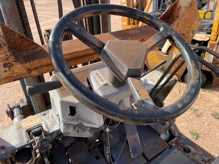 #1899-•-nissan-gas-forklift-image-24