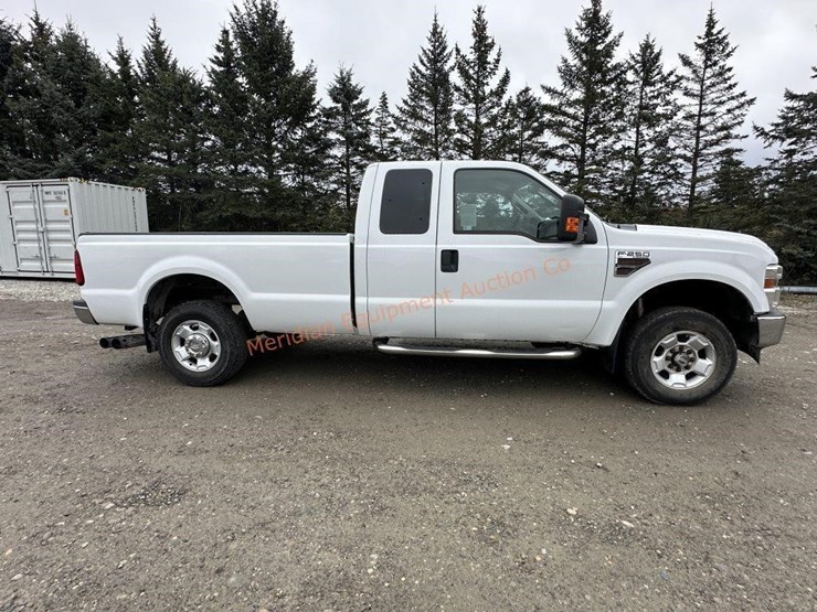 2010-ford-f-250-super-duty-4x4-pickup-image-12