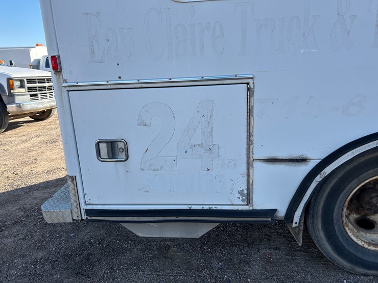 #6934-•-1992-computer-designed-chassis-1300-stoughton-step-van-(has-wi-title)-image-40