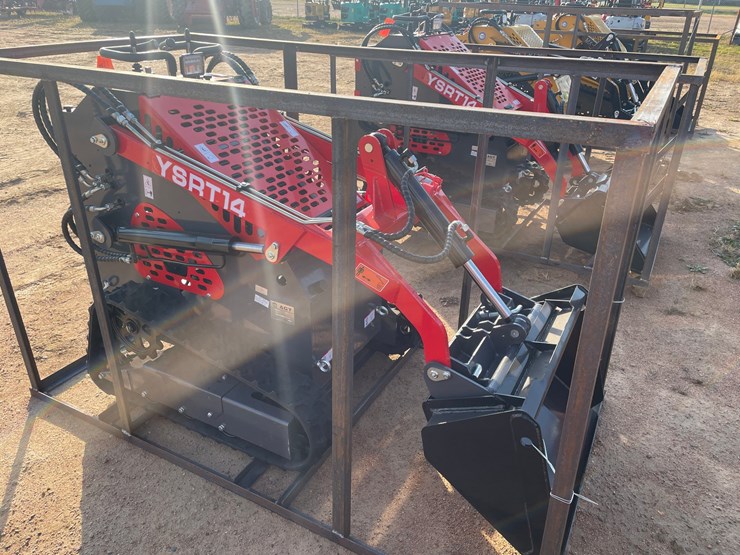 #3241-•-agt-ysrt14-skid-steer-loader-image-3